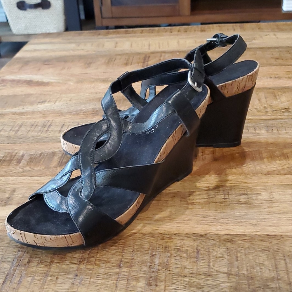 Shoes - Picture 2 of 6